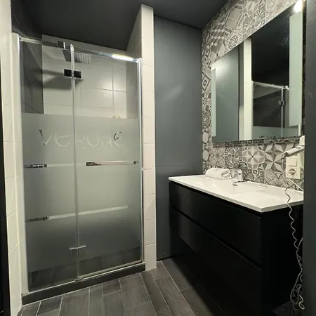 L'ecrin Des Vennes - Centre Hotel 3*